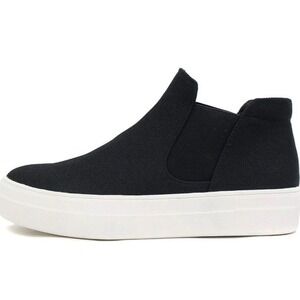 NEW - Black SODA Sneakers